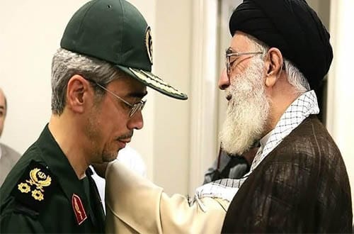 سردار محمد باقری با رهبر