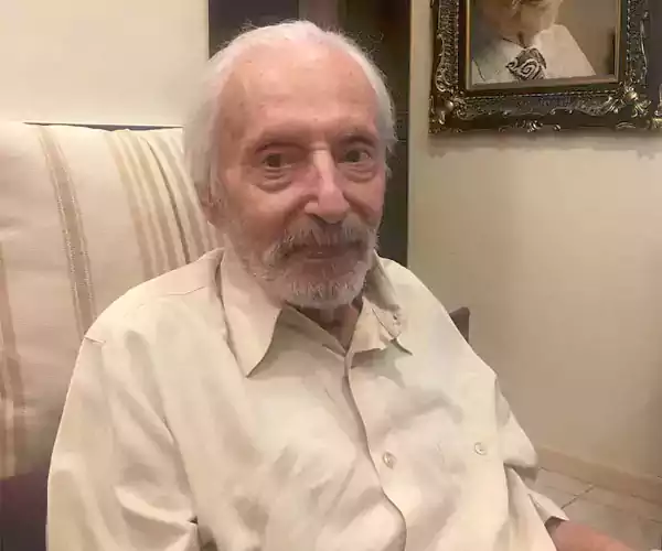 جمشید مشایخی بازیگر فیلم گل های داوودی در نقش استوار هدایت