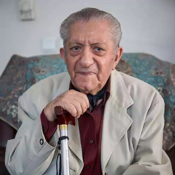 عزت الله انتظامی بازیگر نقش مظفر در سریال هزار دستان