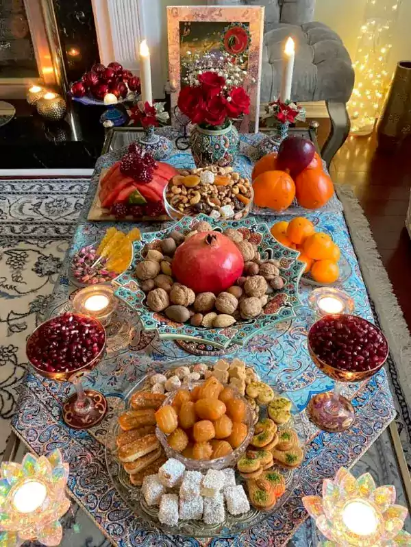 چند ایده شیک و جذاب برای چیدمان میز شب یلدا ۱۴۰۴