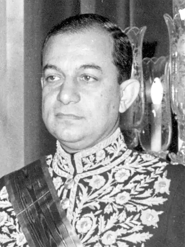 هوشنگ انصاری وزیر و سفیر