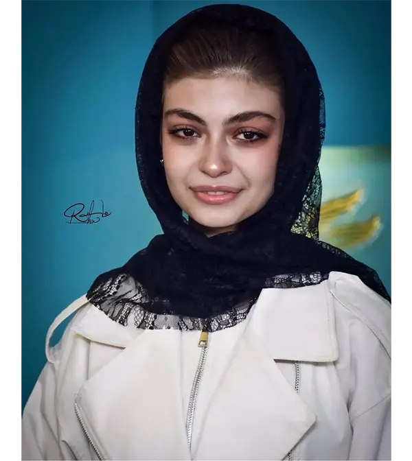 ستایش دهقان بازیگر نقش آوا در سریال کوری
