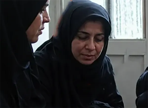 بیوگرافی مبینا فراهانی بازیگر نقش شادی در سریال آینه عبرت +سروشت و ‎عکس جدید